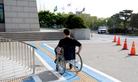 서해환경신문·  “장애인 불편해소 위해 태안군이 앞장섭니다.” 보완공사 실시!