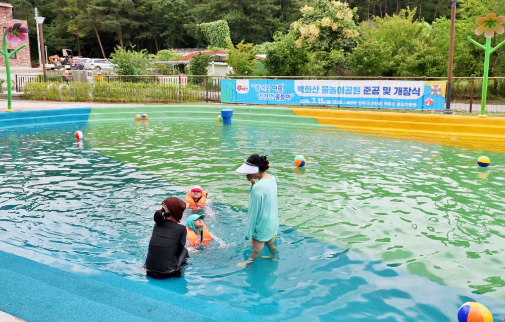 < 15일, 태안읍 상옥리에서 진행된 백화산 물놀이 공원 준공 및 개장식 모습. (사진 : 태안군 ) >