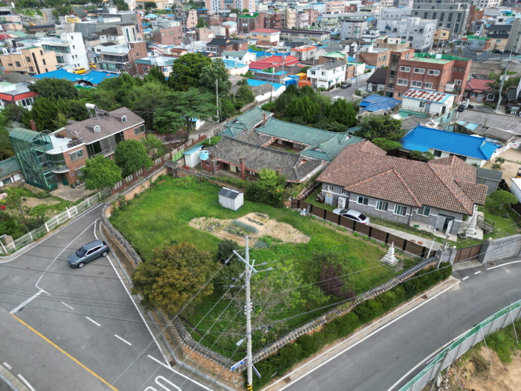 <15일, 군청 브리핑실에서 기자회견 중인 가세로 군수. (사진: 태안군) >