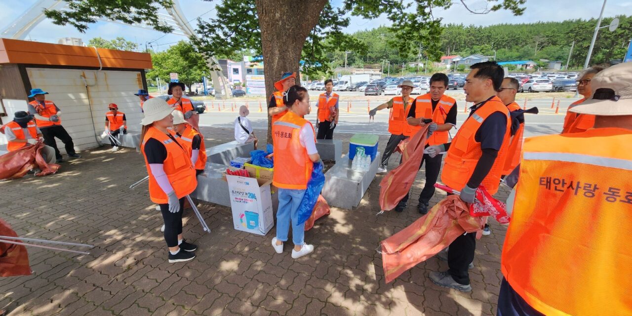 서해환경신문·’태안사랑동호회’ 만리포 해안환경정화 봉사활동