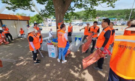 서해환경신문·’태안사랑동호회’ 만리포 해안환경정화 봉사활동